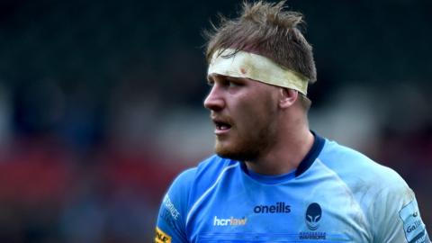 Bristol have signed former Worcester Warrior forward Joe Batley following the clubs financial collapse.