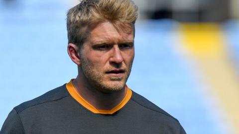 Ben Morris warms up for Wasps