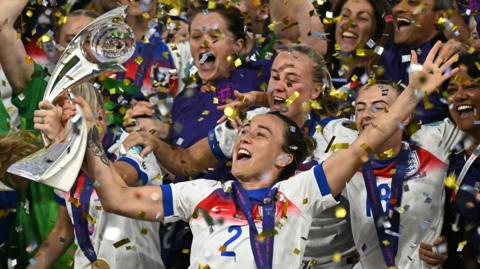 Lucy Bronze