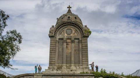 Ancrum monument