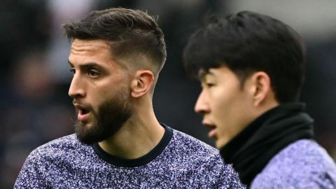 Rodrigo Bentancur warms up for a match with Son Heung-min