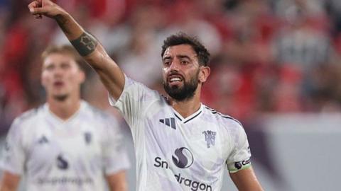 Manchester United captain Bruno Fernandes offering directions to his team-mates against West Ham in New Jersey on Saturday