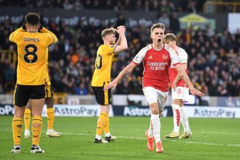 Leandro Trossard celebrates his goal