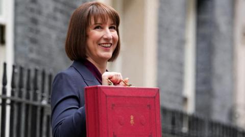 Rachel Reeves holding red box