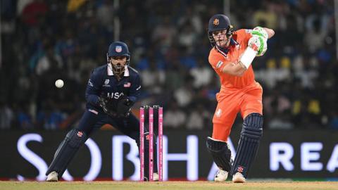Bas de Leede of Netherlands plays a shot