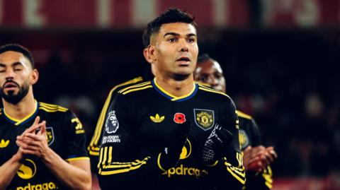 Casemiro applauds Manchester United fans