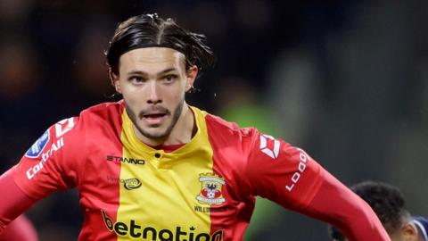 Willum Thor Willumsson in action for Go Ahead Eagles