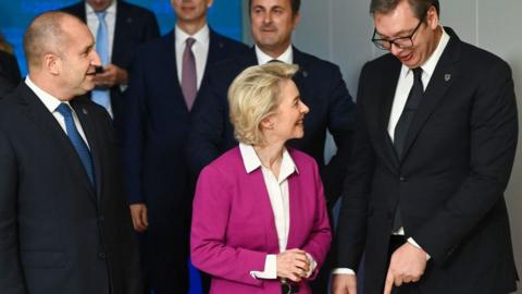 European Commission President Ursula von der Leyen and Serbia's President Aleksandar Vucic (R) atthe EU-Western Balkans summit near Ljubljana on October 6, 2021