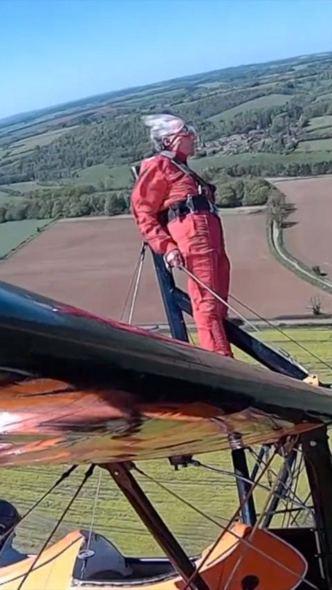 Wingwalking 80-year-old