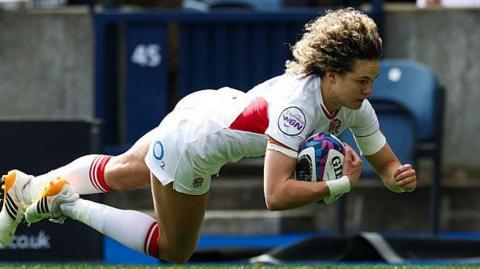 Ellie Kildunne scores