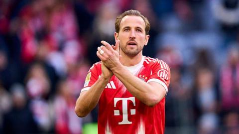 Harry Kane applauds Bayern Munich fans