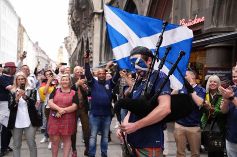 Scotland fan plays bagpipes
