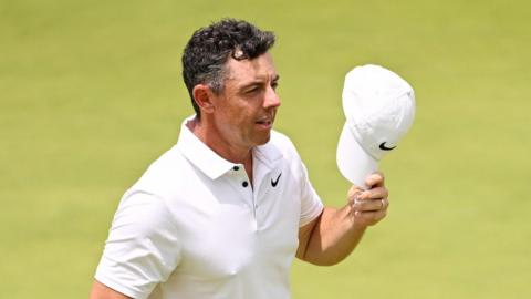 Rory McIlroy acknowledges the fans after his closing 67 at the US Open