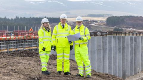 Am Prìomh Mhinistear Iain Swinney a' tadhal air earrann den A9 eadar Tom Aitinn agus A' Mhòigh anns a' Ghearran