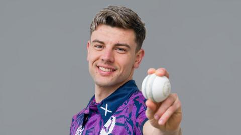 Meet the FPL blogger bowling at the T20 