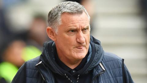 Sunderland boss Tony Mowbray watches on as his side lose at Preston