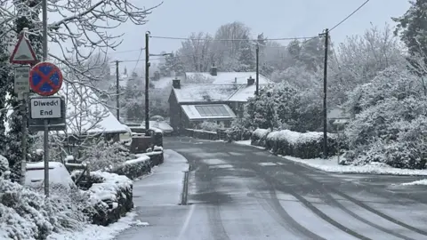 Llanuchwllyn yn yr eira