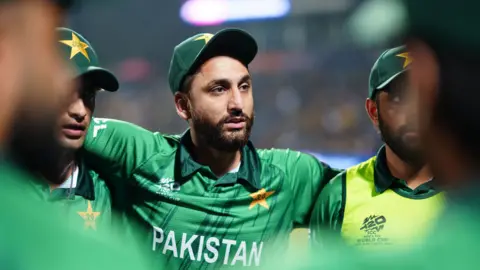 Salman Ali Agha speaks to his Pakistan players