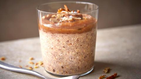 Sticky toffee overnight oats
