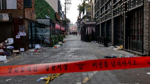 A view of the alley behind the scene of the disaster. The police are still controlling the alley at the site of the Halloween celebration disaster at Itaewon on the street near the scene on November 01, 2022 in Seoul, South Korea.