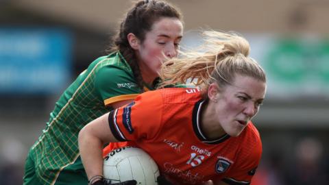 Kelly Mallon is tackled by Marion Farrelly