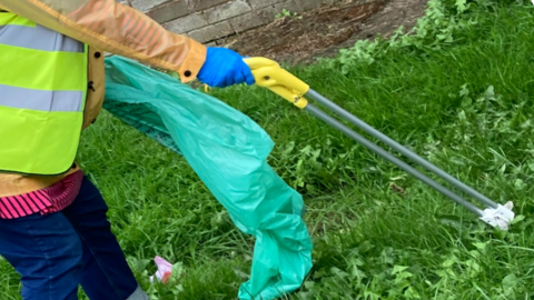 Generic pic of litter-picking tool