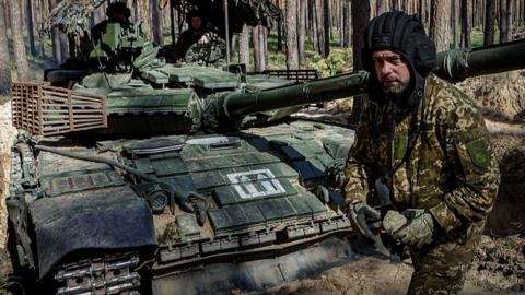 Война в Украине: Зеленский заявил, что ВСУ продолжают действовать в Курской и Белгородской областях