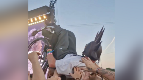 Crowd surfing Download