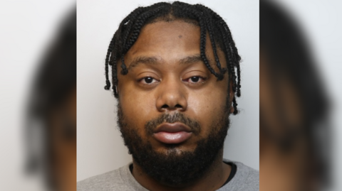 Chaivaz Stapleton police custody mugshot - he has a beard and grey t-shirt