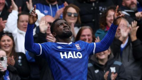Cedric Kipre scores for Ipswich Town