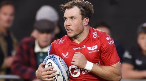 Ioan Lloyd attacks for Scarlets