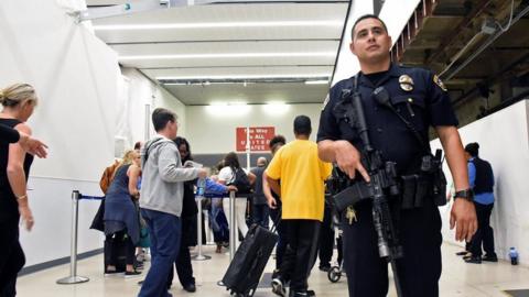 Delayed passengers inside Terminal 7 at the Los Angeles International Airport line up to go through TSA security check following a false alarm event in Los Angeles, California, 28 August