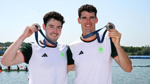 Daire Lynch and Philip Doyle with their bronze medals