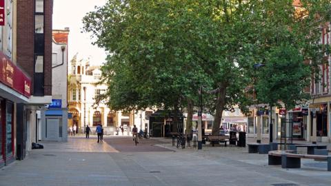 Street view long causeway