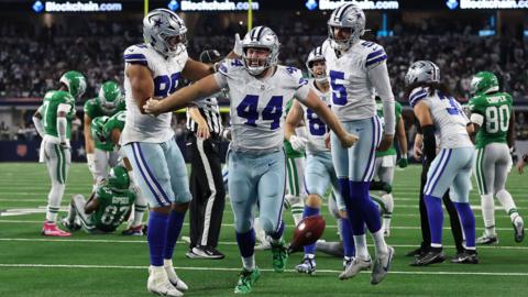 Trent Sieg of the Dallas Cowboys to a turnover in the fourth quarter against the Philadelphia Eagles 