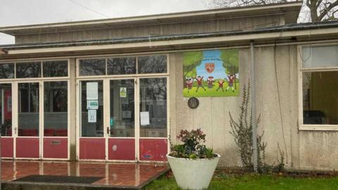 Templewood Primary School in Welwyn Garden City, Hertfordshire, is a post-war pre-fab design which dates from 1950