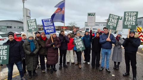 Luchd-obrach STV a' togail fianais ann an Obar Dheathain