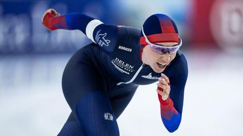 Ellia Smeding skating