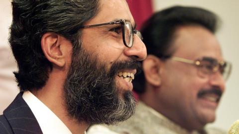 Imran Farooq (L) laughs with party founder Altaf Hussain (R) during their press conference in London 09 September 1999