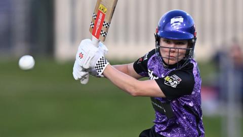 Nicola Carey of Hobart Hurricanes plays a shot