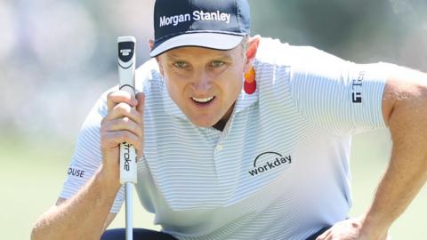 Justin Rose lining up a putt