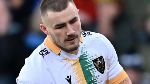 Ollie Sleightholme scores for Northampton Saints