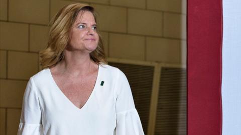 Jennifer Palmieri (R) as Hillary Clinton speaks in Greensboro, North Carolina