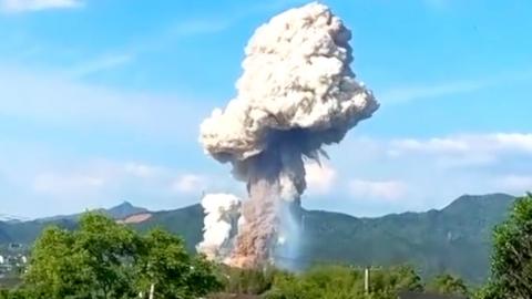 Big mushroom shaped cloud of smoke