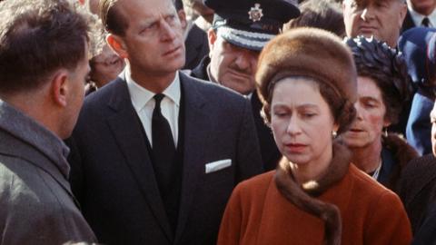 Y Frenhines yn Aberfan 1966