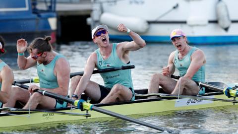 Cambridge celebrate winning the men's 2021 Boat Race