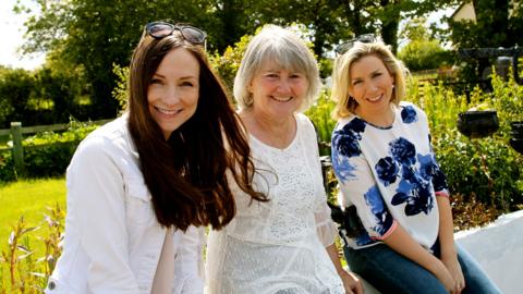 Julie Fowlis, Rita Gallagher agus Muireann NicAmhlaoibh