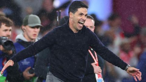  Mikel Arteta celebrates beating Atletico Madrid