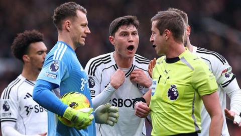 Jorge Cuenca protests to referee John Brooks