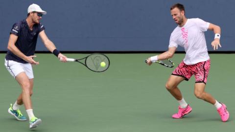 Jamie Murray and Michael Venus in doubles action